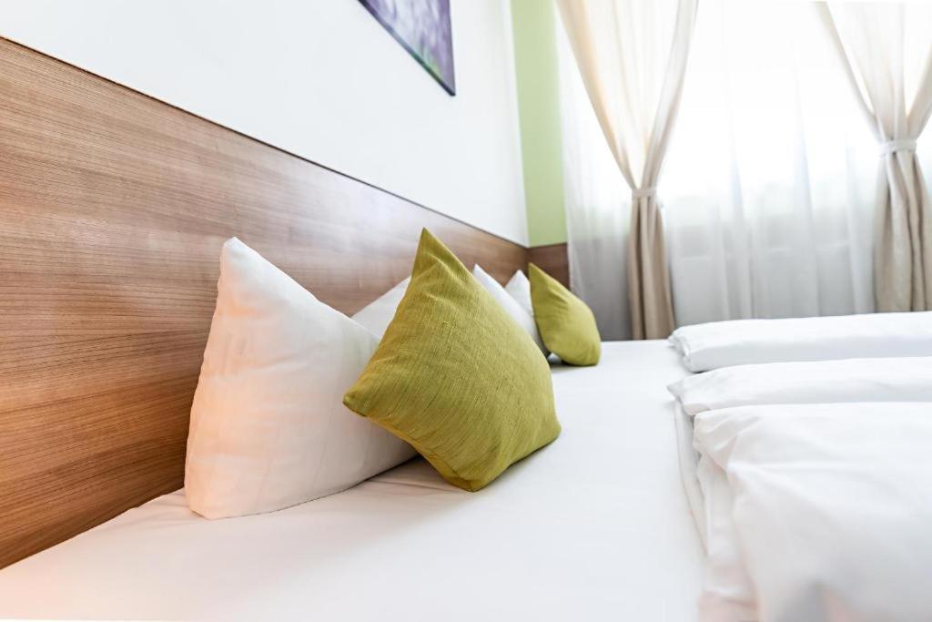 24Seven Apartments - Self Check-In Altdorf  Eksteriør bilde