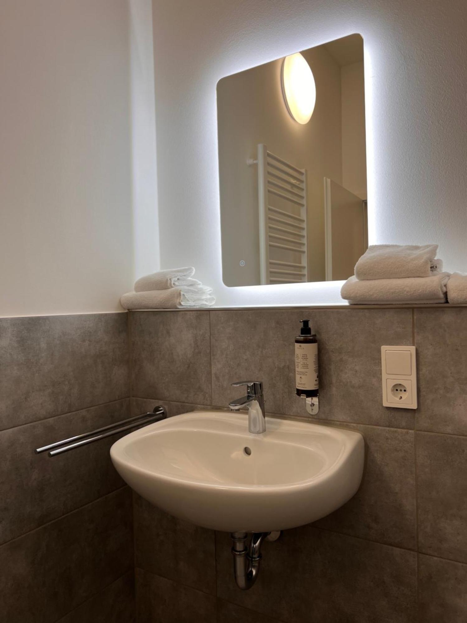 24Seven Apartments - Self Check-In Altdorf  Eksteriør bilde