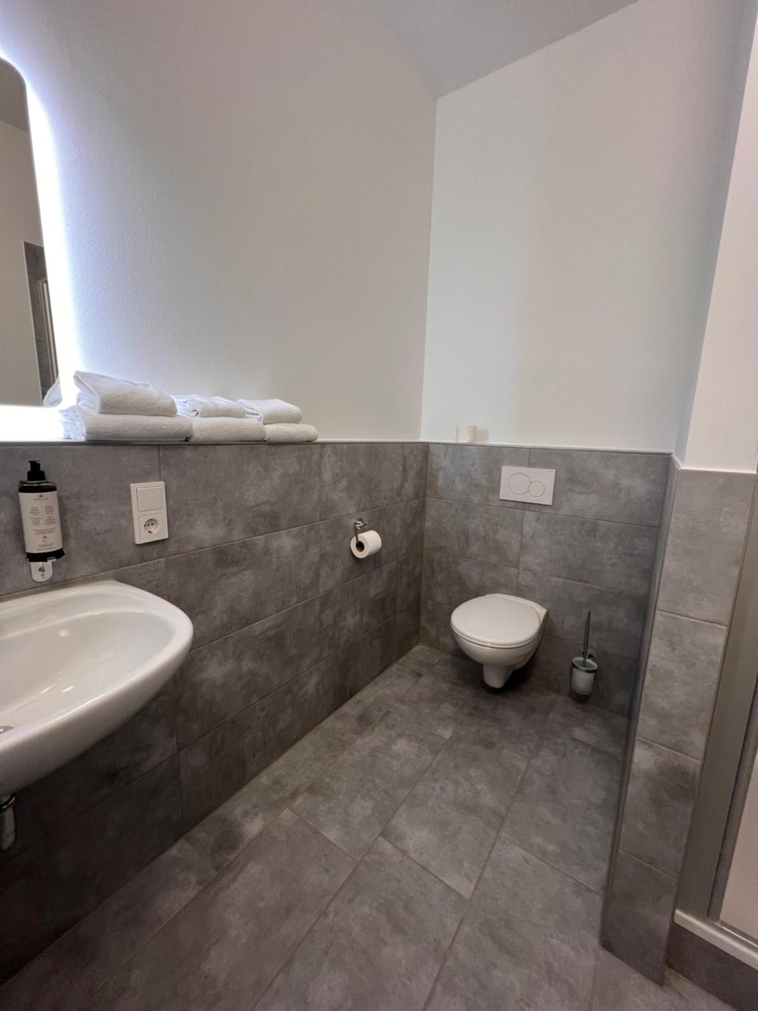 24Seven Apartments - Self Check-In Altdorf  Eksteriør bilde